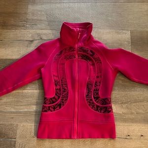 Lululemon Scuba jacket, size 6, dark pink and black